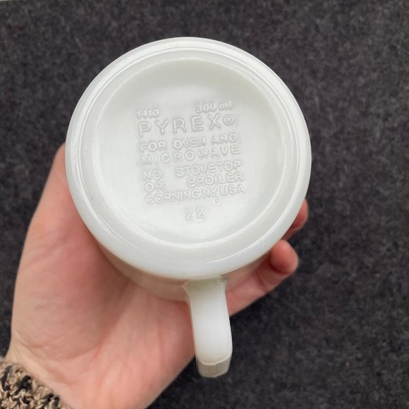 Vintage Pyrex #1410 Spring Blossom 3.5in Coffee Cup - Picture 3 of 5